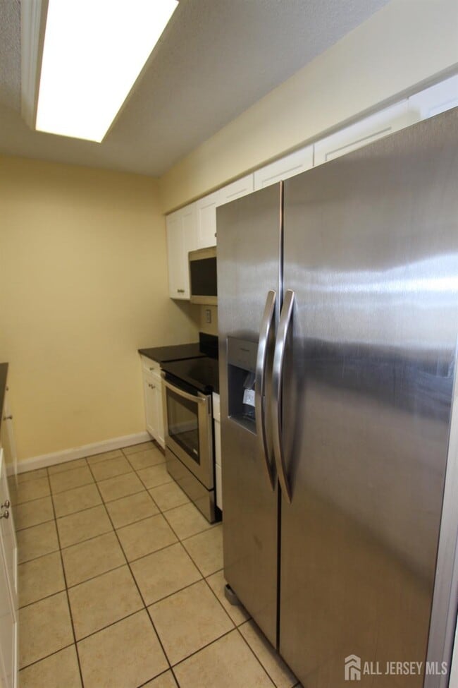 Building Photo - 8201 Tamarron Dr