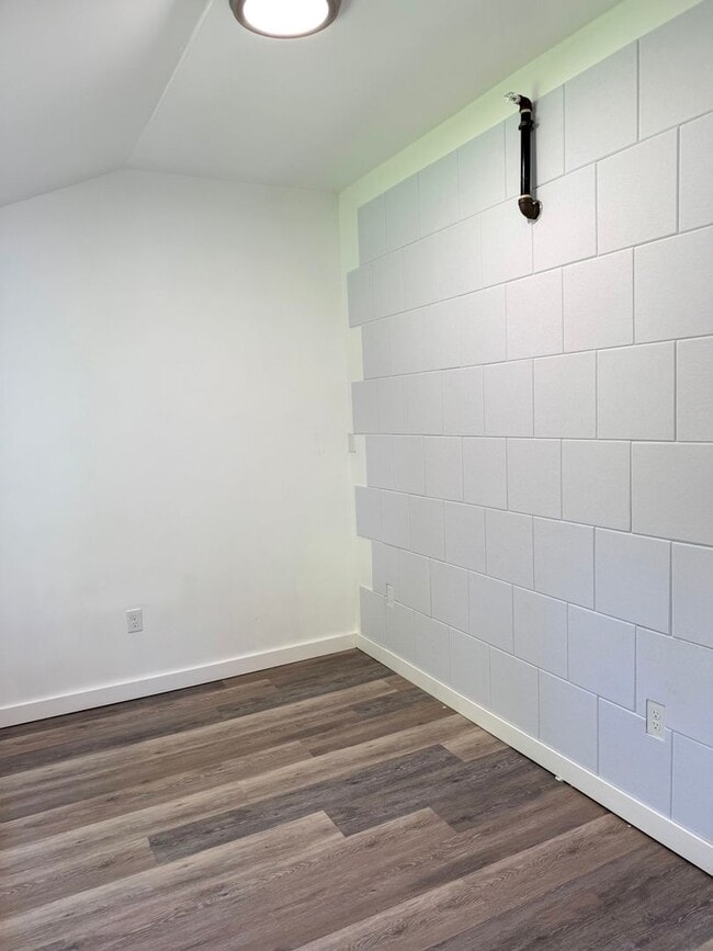 Building Photo - 303 Ludlow St