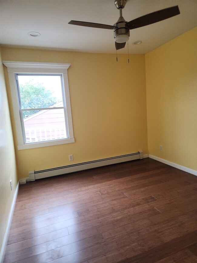 Building Photo - 39 Terhune Ave