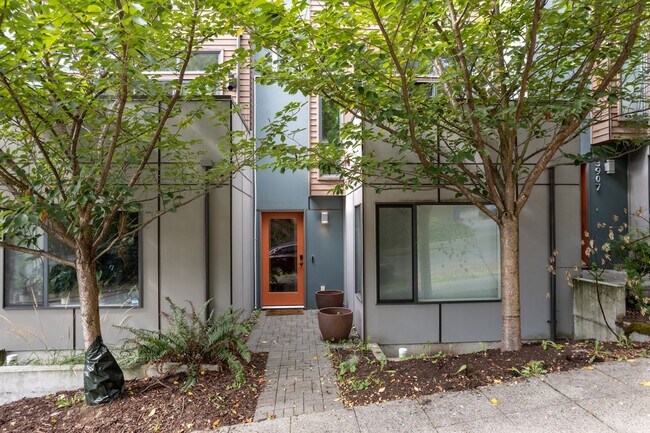 Building Photo - 3905 Greenwood Ave N