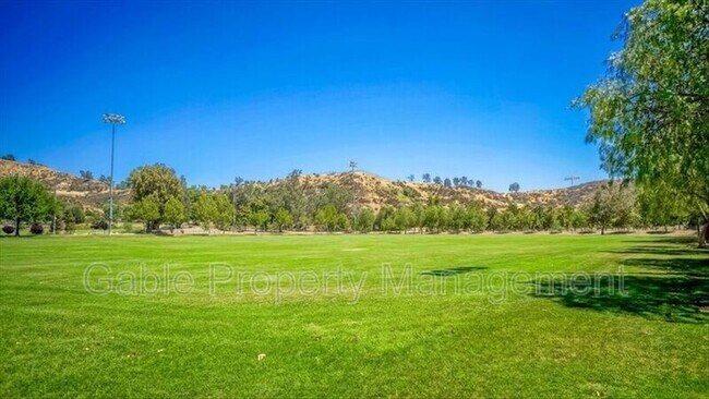 Building Photo - 27453 Santa Clarita Rd