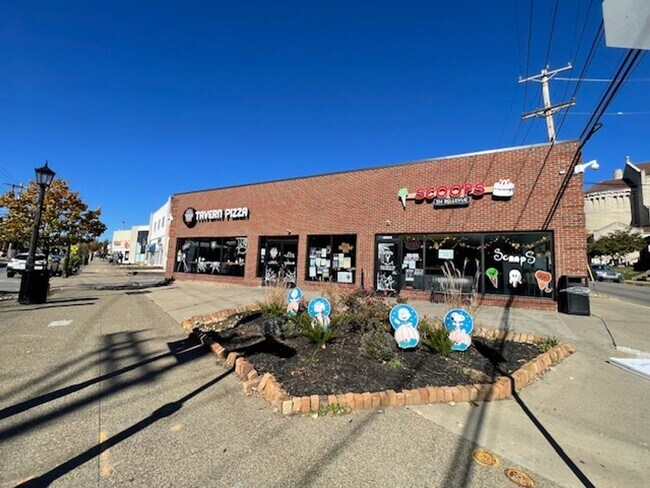 Building Photo - 130 S Bryant Ave