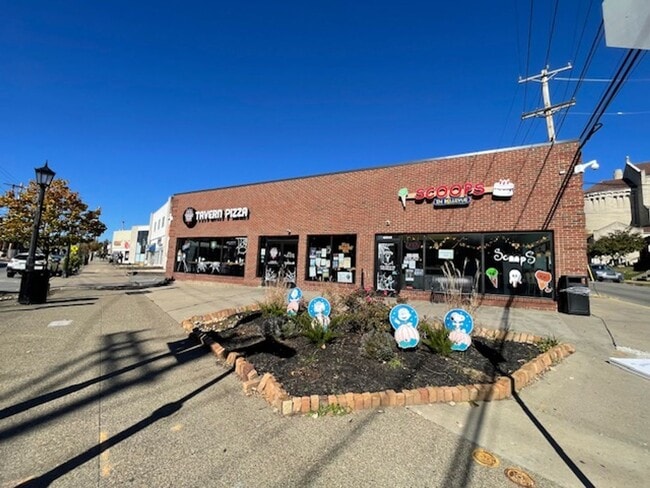 Building Photo - 431 Forest Ave