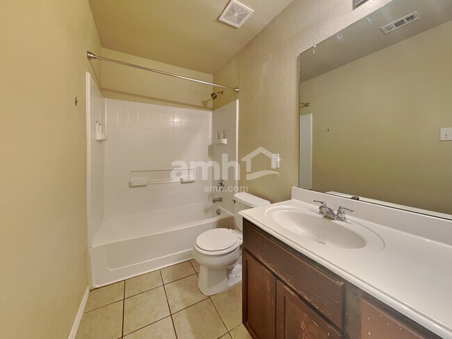 Building Photo - 2120 Malone Dr