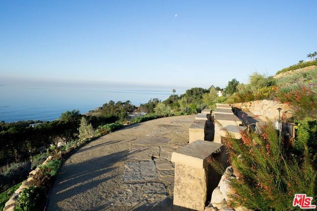 Building Photo - 4400 Encinal Canyon Rd