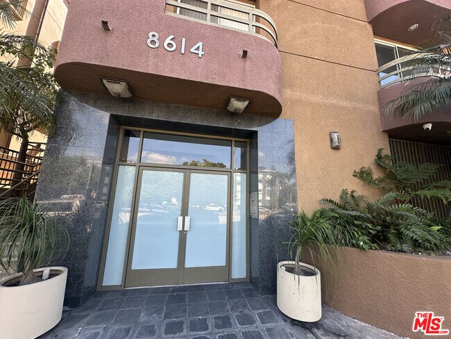 Building Photo - 8614 Burton Wy