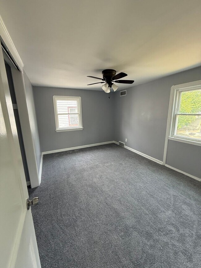 Building Photo - SECTION 8 AND EDEN ACCEPTED! Newly Renovat...