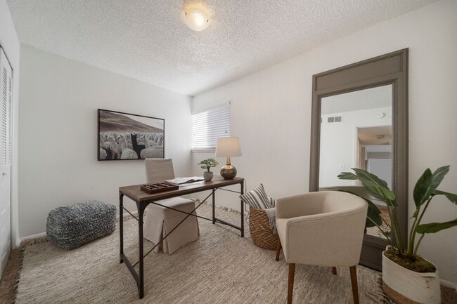 Building Photo - 2 bedroom / 1 bath. Limited-Time Offer: $600 Rent Credit (Applied Over First 3 Months)