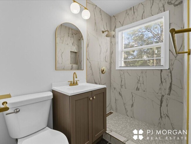 Building Photo - Stylish Updates + Spacious Yard + 2-Car Ga...