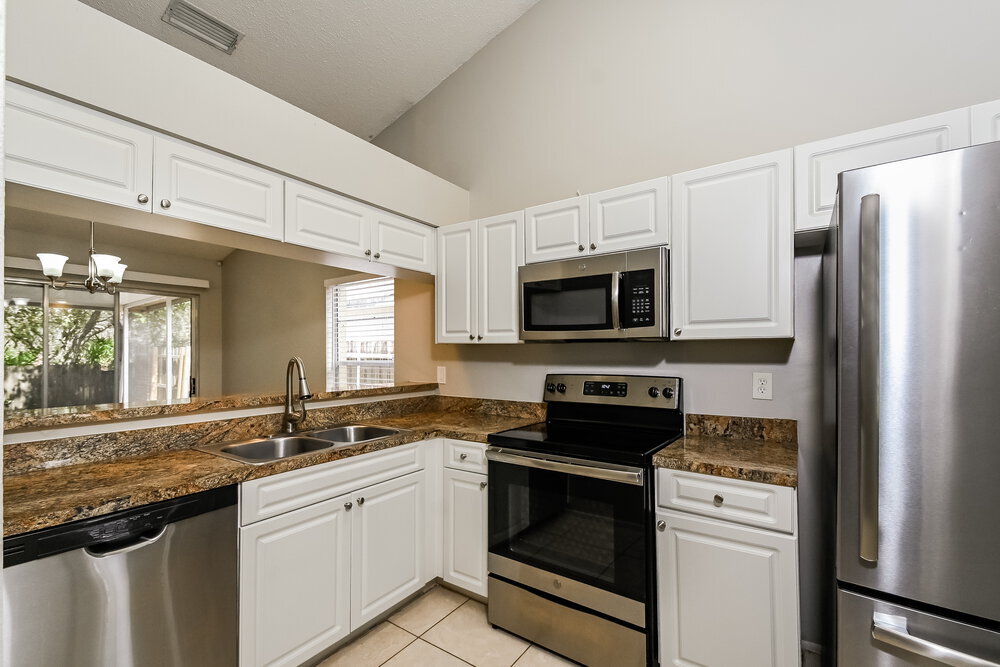 Building Photo - 13656 Laraway Dr