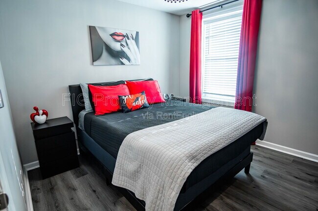 Building Photo - 413 W Depot Ave