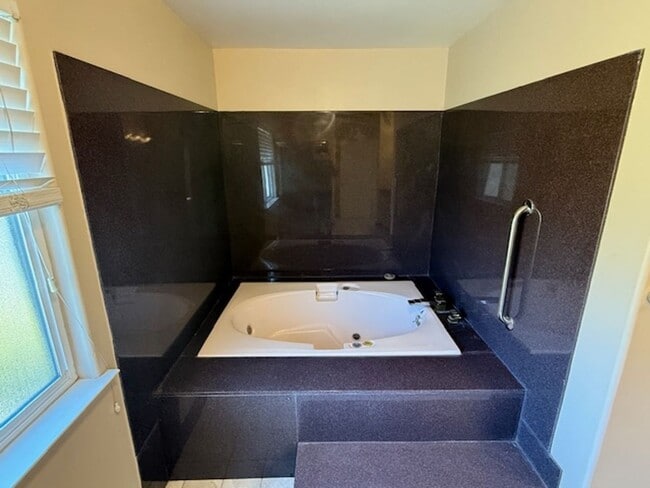 Building Photo - Massive 3-Bedroom El Cerrito Home Minutes ...