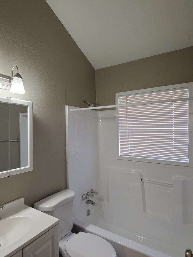Bathroom - 10027 Kilarney Dr