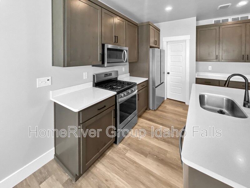 Building Photo - 2930 Sunburst Dr