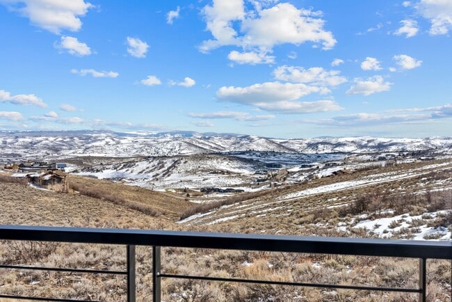 Building Photo - 3450 Ridgeway Dr