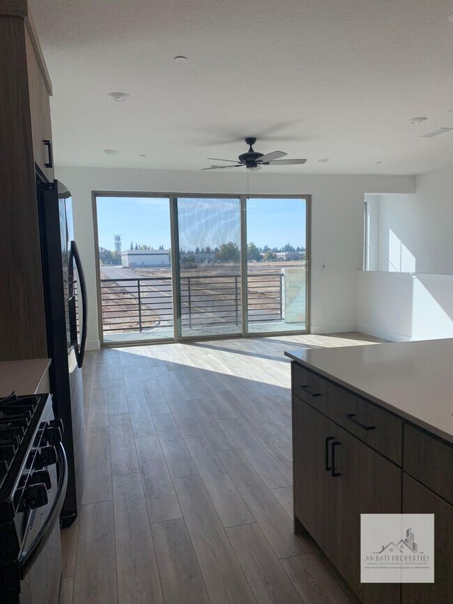 Building Photo - 490 W Mahogany Ln
