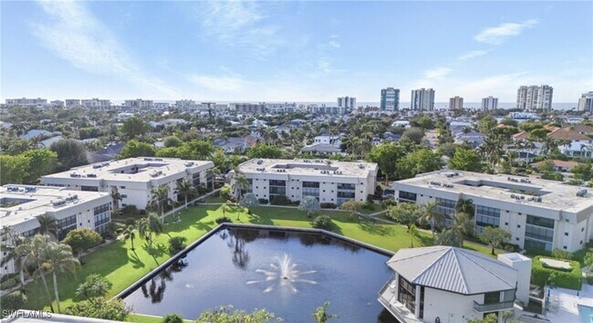 Building Photo - 788 Park Shore Dr