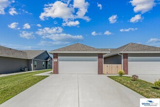 Building Photo - Newer 3 bedroom 2 bath duplex