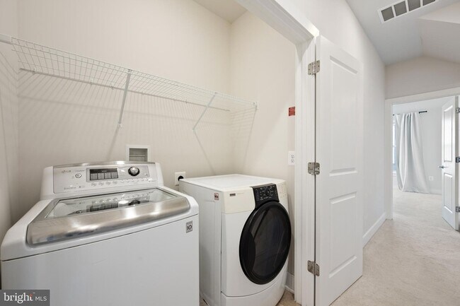 Building Photo - 128 Stowe Dr