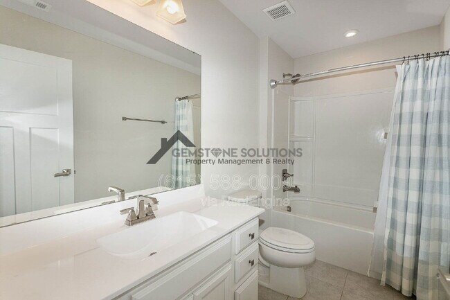 Building Photo - 3301 Somerset Ln