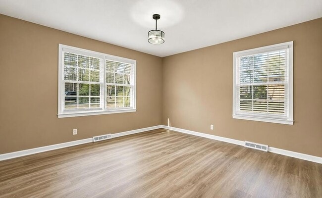 Building Photo - 129 Hillwood Dr