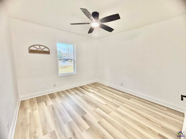 Building Photo - 2800 S Estates Rd