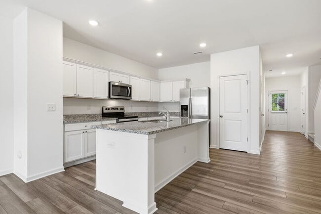 Building Photo - 307 Spaight Acrs Wy