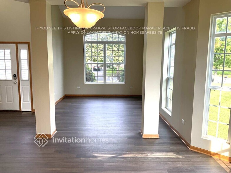 Building Photo - 443 Cardinal Ln