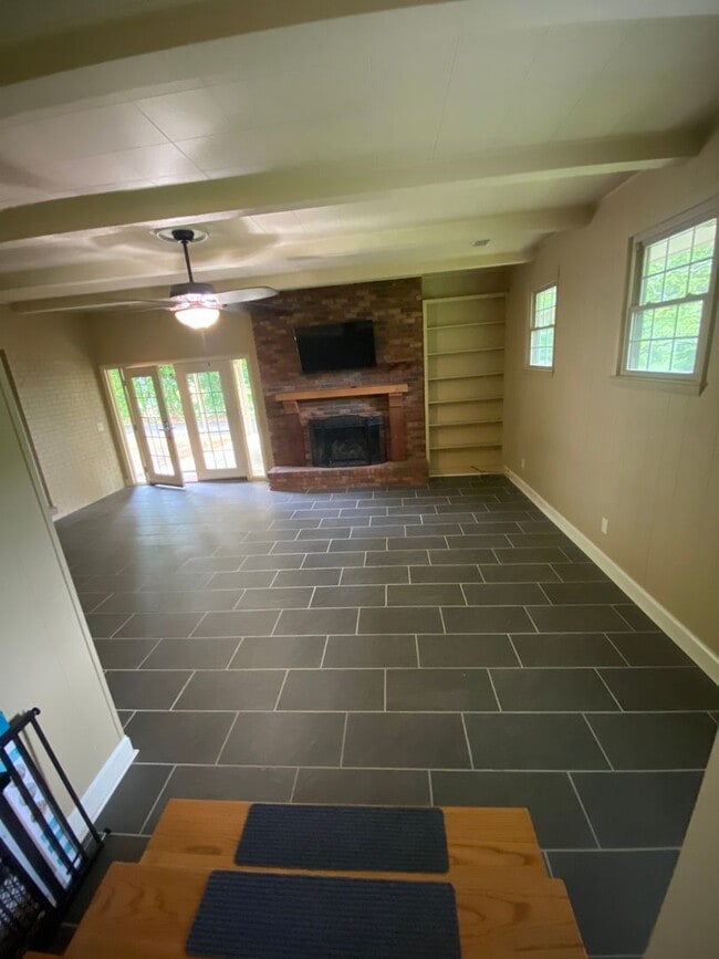 Building Photo - 3/2 home close to town