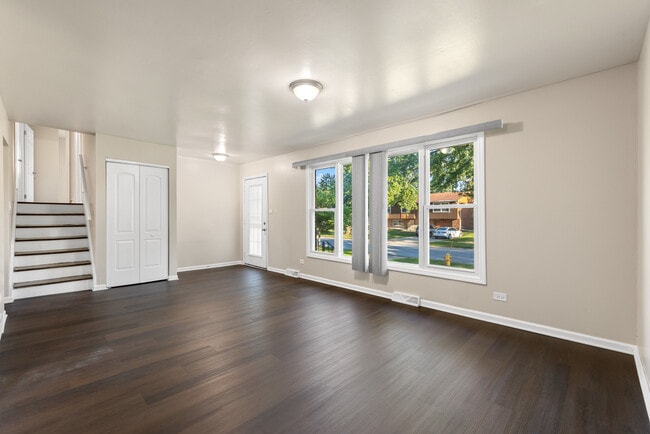 Building Photo - 3308 Birchwood Dr