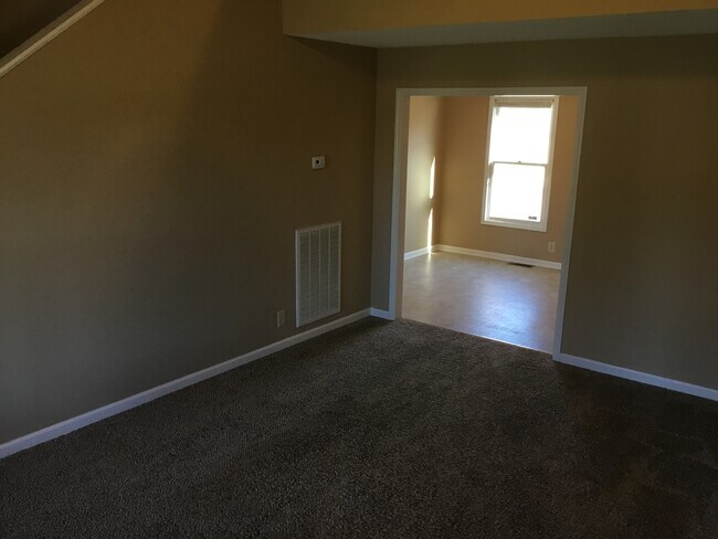 Building Photo - 3 Bedroom Home For Rent in Sango Area!
