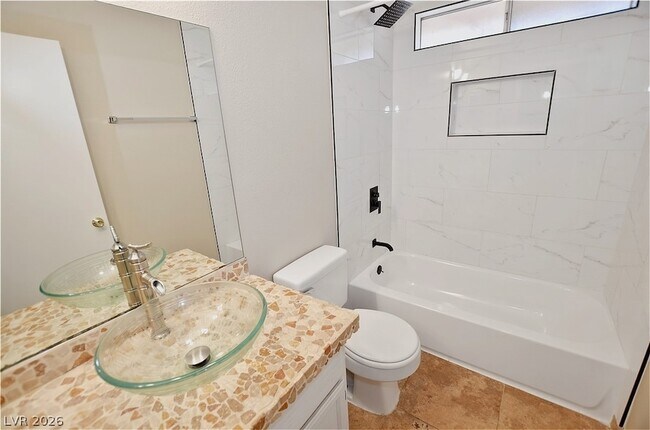 Building Photo - 7709 Kalmalii Ave