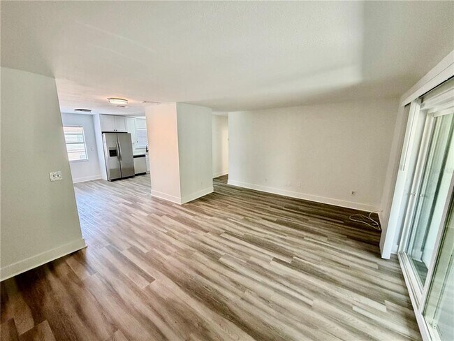 Building Photo - 7210 N Manhattan Ave