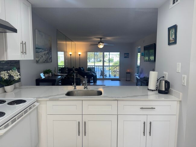 Building Photo - 4801 Martinique Pl