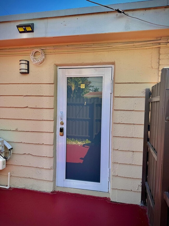 Building Photo - 707 NE 15th St