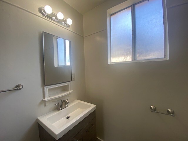 Building Photo - 2486 Venice Blvd