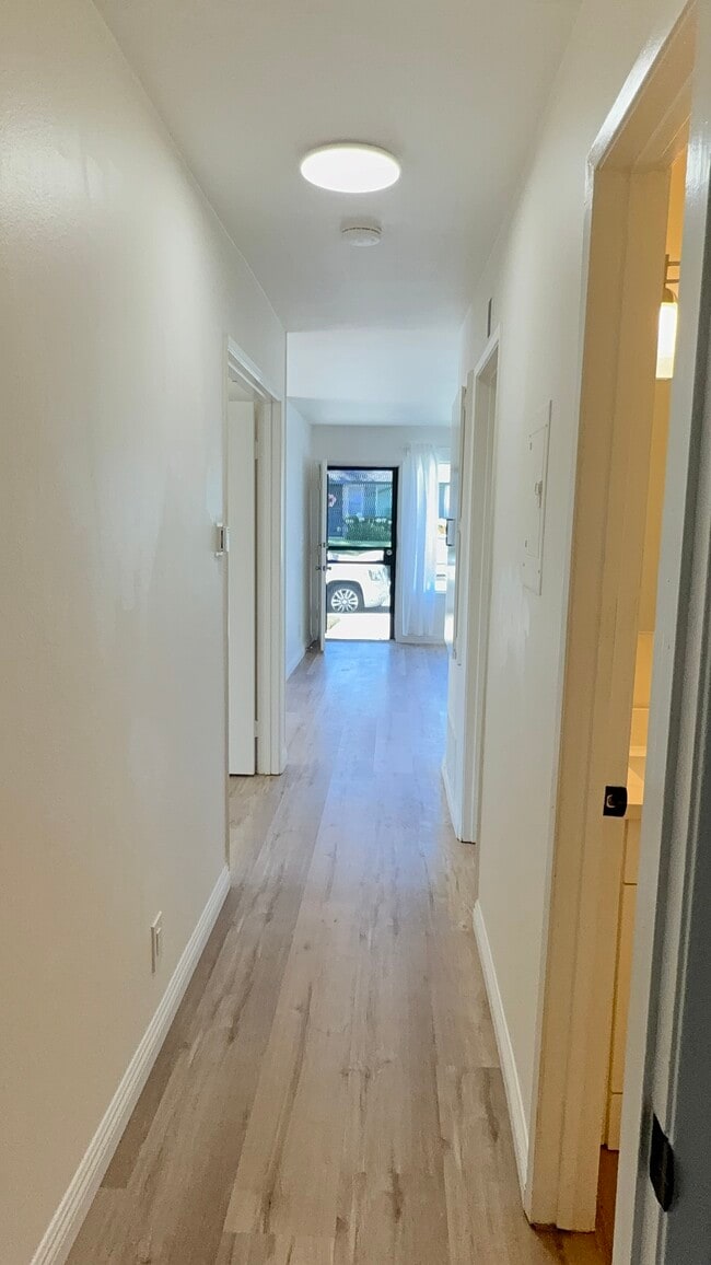 Building Photo - 1720 Orinda Ct