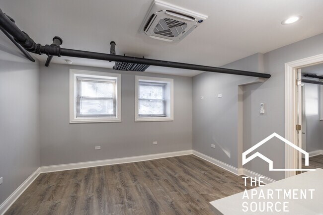 Building Photo - 1224 W Rosemont Ave