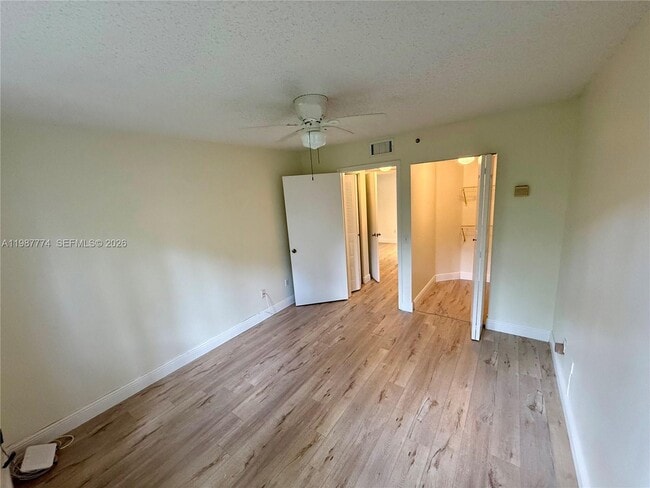 Building Photo - 410 S Park Rd