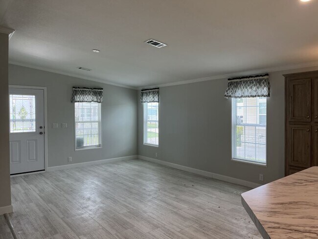 Building Photo - 34611 Ballyhoo Dr
