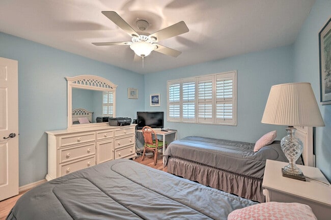 Building Photo - 320 Horse Creek Dr