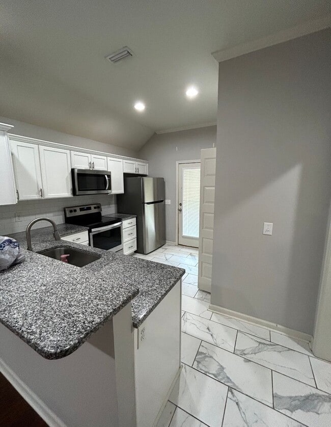 Building Photo - 208 Martha George Hall Dr