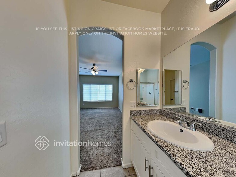 Building Photo - 13779 W Maui Ln