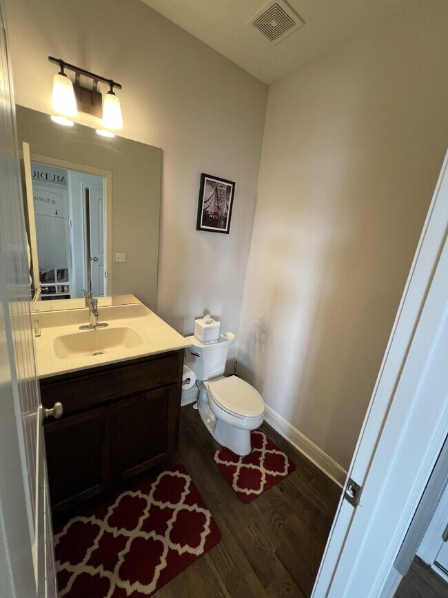 Building Photo - Beautiful 4 Bedroom/2.5 Bath Home *AVAILABLE MAY 15th*