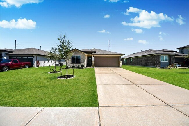 Building Photo - 14734 Sweetwater Dr