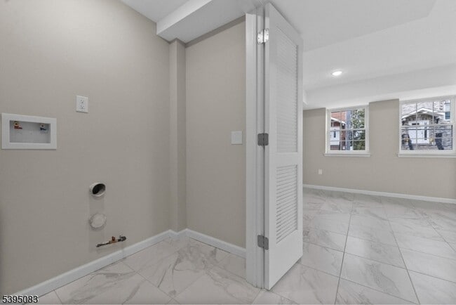 Building Photo - 24 Garibaldi Ave