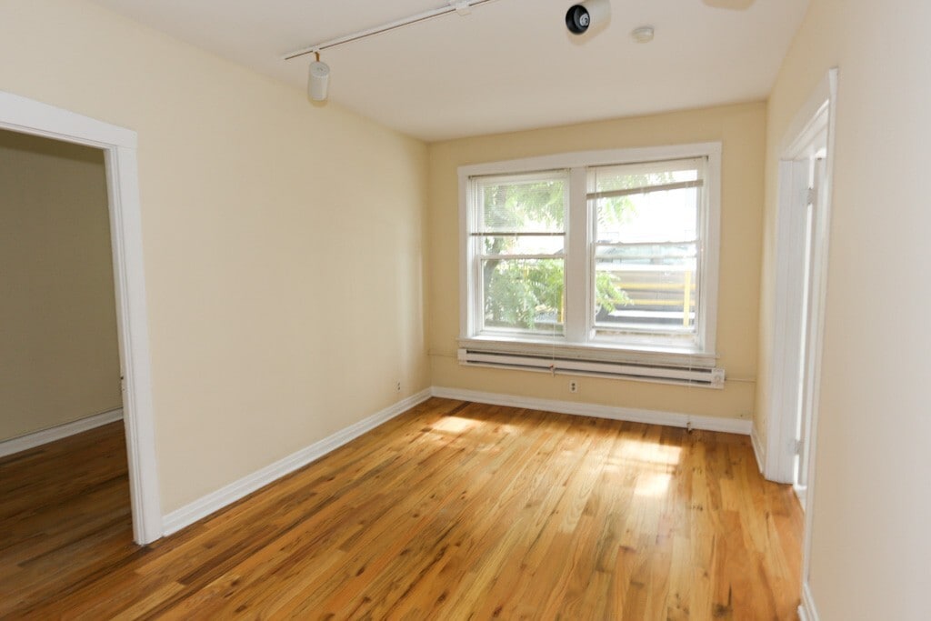 Building Photo - 516 W Melrose St