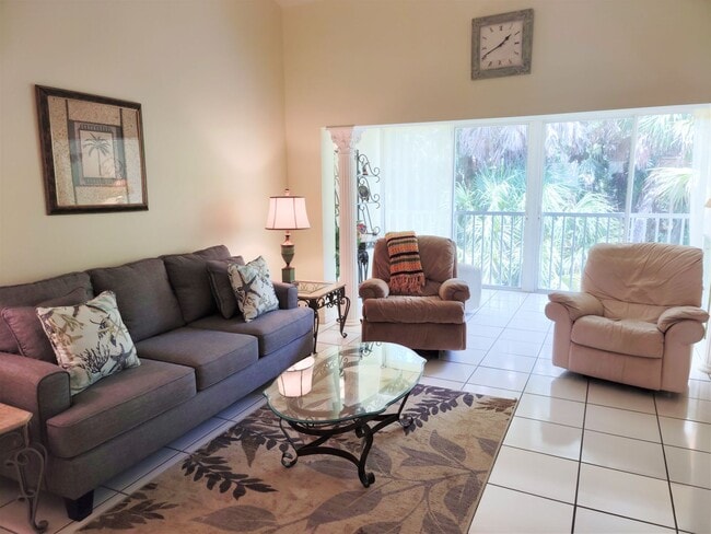 Building Photo - Annual Furnished - Attractive 2 Bedroom 2 Bathroom Plus a Den Condo with 2nd floor Reserve View!