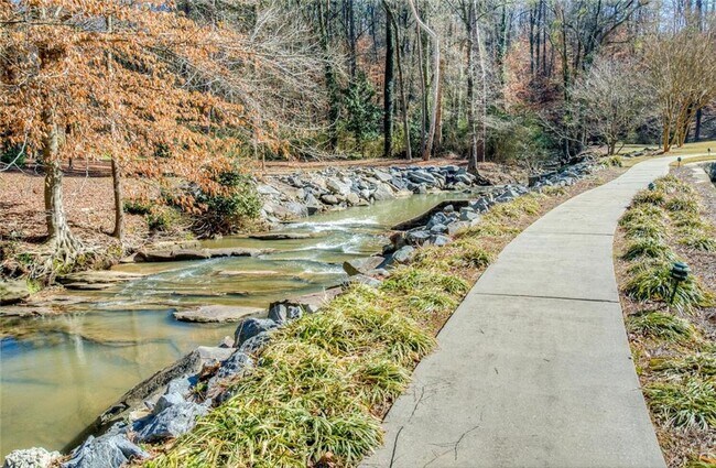 Building Photo - 27207 Plantation Dr NE