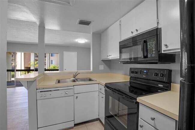 Building Photo - 554 Orange Dr